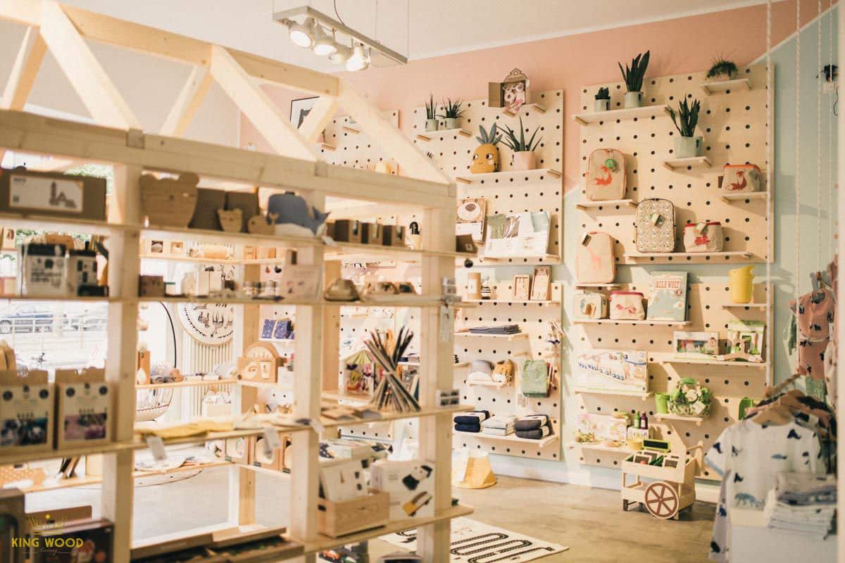 دکور مغازه با چوب روسی